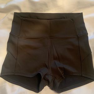 Lululemon In Movement Everlux 2.5” shorts